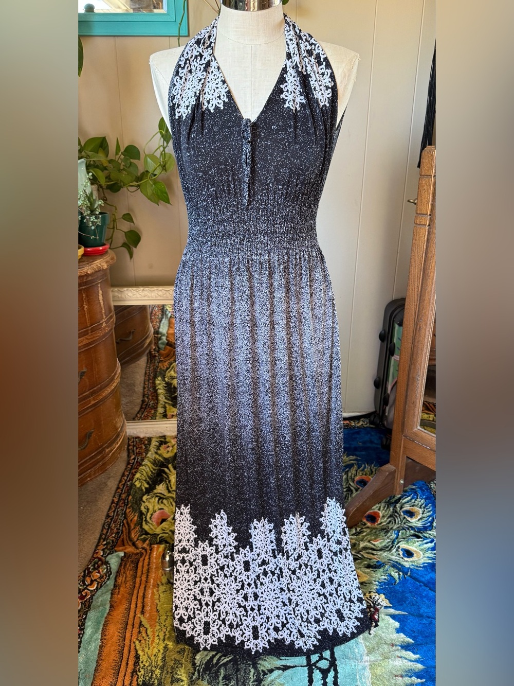 Ace Fashion Sleeveless V-neck Black Maxi Dress with White Lace Print, size L
